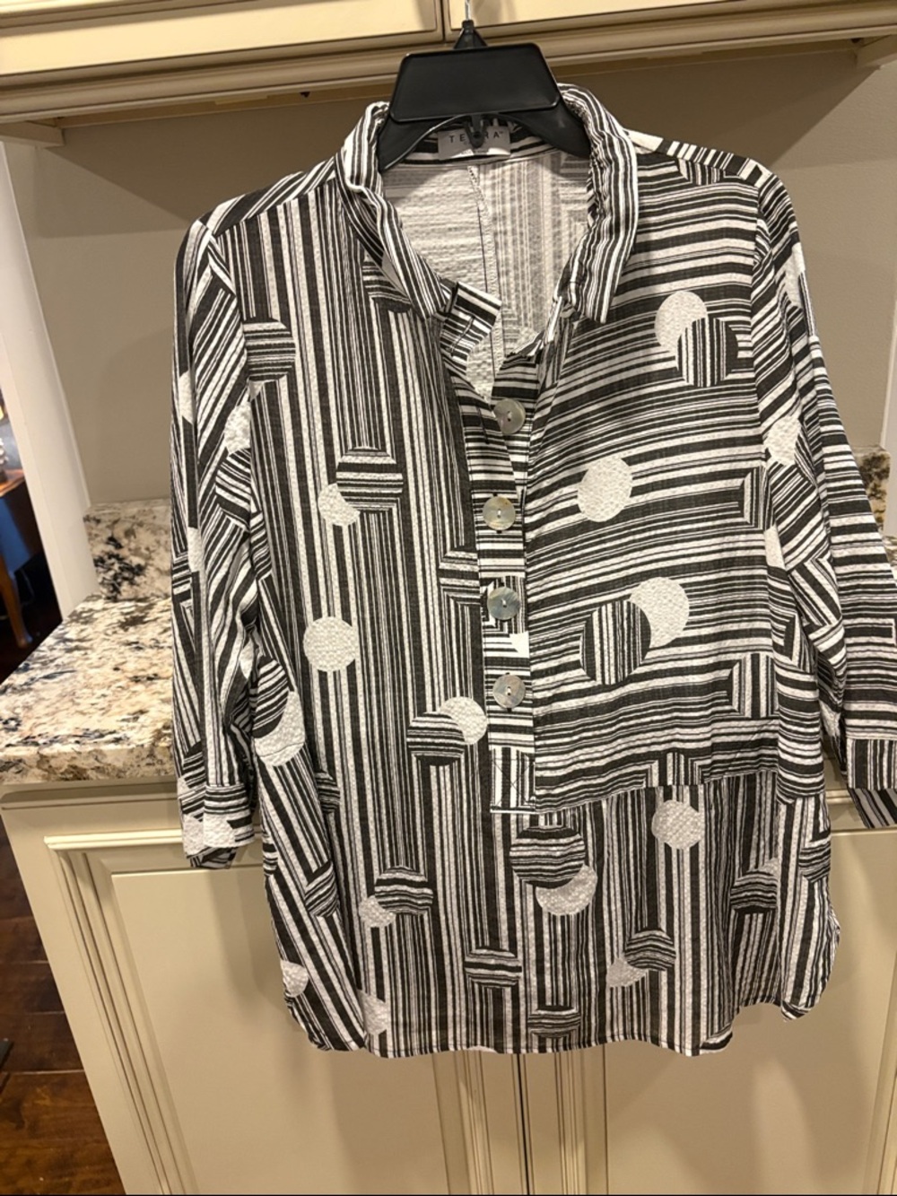 Terra Sj Apperal black and white geometric tunic top. Artwear oversized.